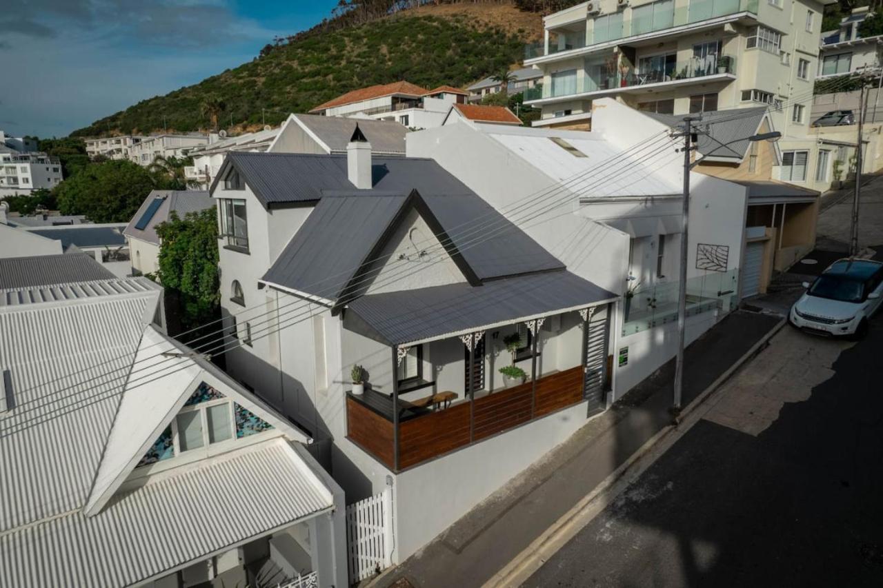 Deane House - Number 17 Holiday home Cape Town